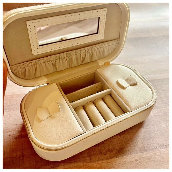 Cupcakes and Cashmere Vegan Leather Leopard Tropical Travel Jewelry Case - Picture 3 of 7